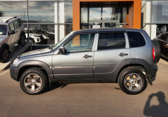 Подержанный автомобиль Chevrolet Niva 2017 года (8 фото)