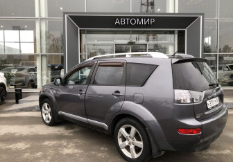 Подержанный автомобиль Mitsubishi Outlander 2008 года (7 фото)