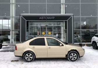 Подержанный автомобиль Volkswagen Bora Sedan 2002 года (4 фото)