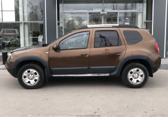 Подержанный автомобиль Renault Duster 2012 года (8 фото)