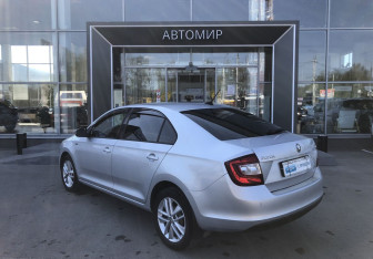 Подержанный автомобиль Skoda Rapid Liftback 2019 года (7 фото)