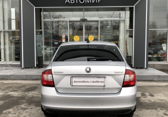 Подержанный автомобиль Skoda Rapid Liftback 2019 года (6 фото)