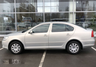 Подержанный автомобиль Skoda Octavia Liftback 2013 года (8 фото)