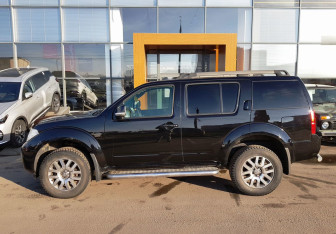 Подержанный автомобиль Nissan Pathfinder 2013 года (8 фото)