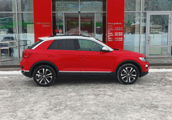 Подержанный автомобиль Volkswagen T-Roc 2020 года (4 фото)