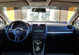 Подержанный автомобиль Volkswagen Jetta Sedan 2010 года (11 фото)