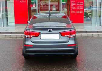 Подержанный автомобиль Kia Rio Sedan 2017 года (6 фото)