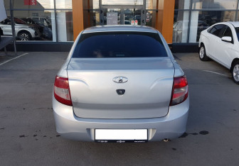 Подержанный автомобиль LADA (ВАЗ) Granta Sedan 2014 года (6 фото)