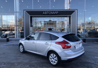 Подержанный автомобиль Ford Focus Hatchback 2012 года (7 фото)