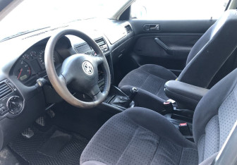 Подержанный автомобиль Volkswagen Bora Sedan 1998 года (9 фото)