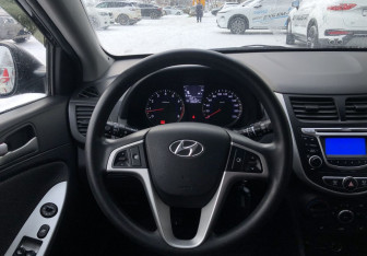 Подержанный автомобиль Hyundai Solaris Hatchback 2014 года (12 фото)
