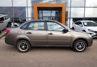 Подержанный автомобиль LADA (ВАЗ) Granta Sedan 2017 года (4 фото)