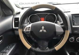 Подержанный автомобиль Mitsubishi Outlander 2008 года (12 фото)