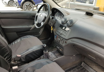 Подержанный автомобиль Chevrolet Aveo Sedan 2009 года (9 фото)