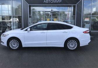 Подержанный автомобиль Ford Mondeo Sedan 2015 года (8 фото)