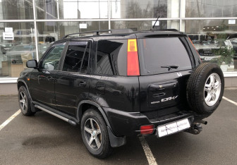 Подержанный автомобиль Honda CR-V 2000 года (7 фото)