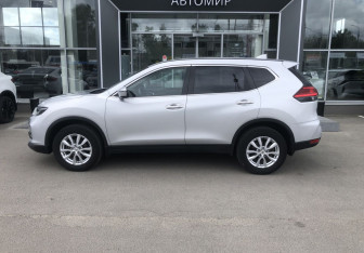 Подержанный автомобиль Nissan X-Trail 2019 года (8 фото)