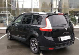 Подержанный автомобиль Renault Scenic 2013 года (7 фото)