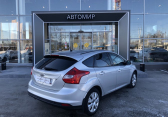 Подержанный автомобиль Ford Focus Hatchback 2012 года (5 фото)