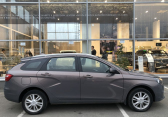Подержанный автомобиль LADA (ВАЗ) Vesta Wagon 2019 года (4 фото)