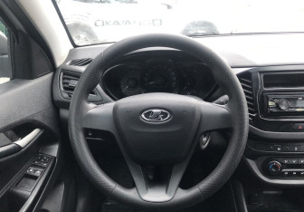 Подержанный автомобиль LADA (ВАЗ) Vesta Sedan 2017 года (12 фото)