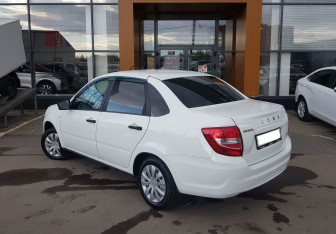 Подержанный автомобиль LADA (ВАЗ) Granta Sedan 2019 года (7 фото)