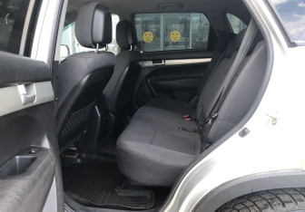 Подержанный автомобиль Kia Sorento 2011 года (9 фото)