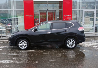 Подержанный автомобиль Nissan X-Trail 2017 года (8 фото)