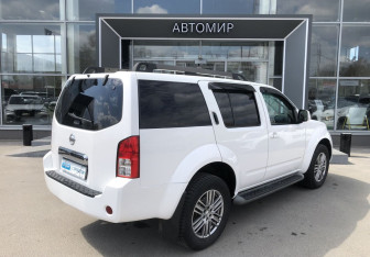 Подержанный автомобиль Nissan Pathfinder 2011 года (5 фото)