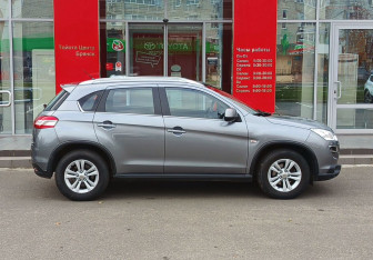 Подержанный автомобиль Peugeot 4008 2012 года (4 фото)