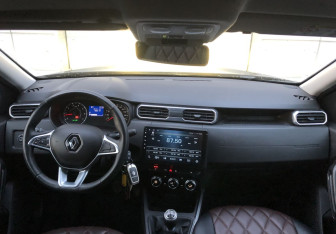Подержанный автомобиль Renault Duster 2021 года (10 фото)
