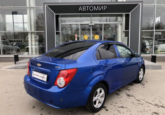 Подержанный автомобиль Chevrolet Aveo Sedan 2013 года (5 фото)