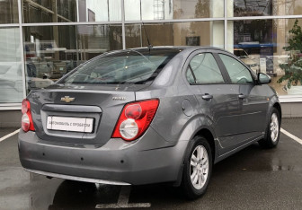 Подержанный автомобиль Chevrolet Aveo Sedan 2014 года (5 фото)