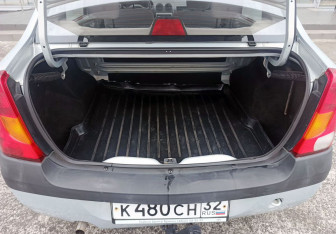 Подержанный автомобиль Renault Logan Sedan 2007 года (12 фото)