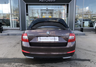 Подержанный автомобиль Skoda Octavia Liftback 2014 года (6 фото)
