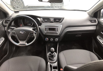Подержанный автомобиль Kia Rio Hatchback 2016 года (10 фото)