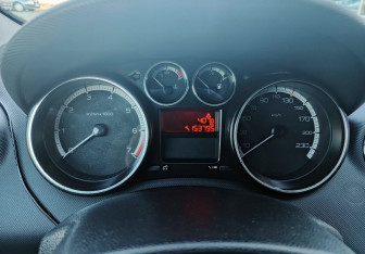 Подержанный автомобиль Peugeot 408 2014 года (13 фото)