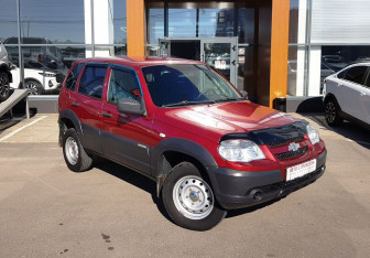 Подержанный автомобиль Chevrolet Niva 2017 года (3 фото)