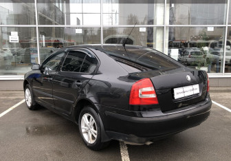 Подержанный автомобиль Skoda Octavia Liftback 2007 года (7 фото)
