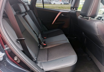 Подержанный автомобиль Toyota RAV4 2016 года (16 фото)