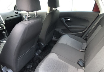 Подержанный автомобиль Volkswagen Polo Sedan 2015 года (11 фото)