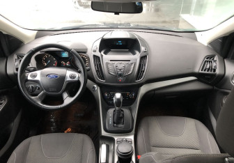 Подержанный автомобиль Ford Kuga 2015 года (11 фото)