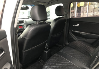 Подержанный автомобиль Kia Rio Sedan 2012 года (11 фото)