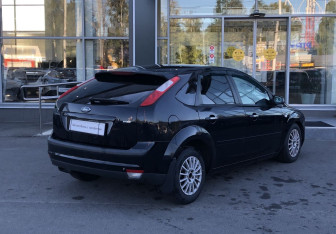 Подержанный автомобиль Ford Focus Hatchback 2008 года (5 фото)