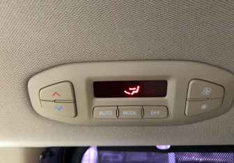 Подержанный автомобиль Kia Carnival 2017 года (16 фото)