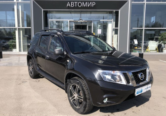 Подержанный автомобиль Nissan Terrano 2015 года (3 фото)