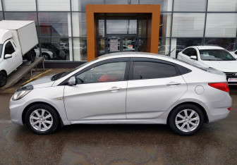 Подержанный автомобиль Hyundai Solaris Sedan 2011 года (8 фото)