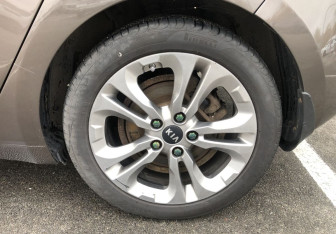 Подержанный автомобиль Kia Ceed Hatchback 2013 года (14 фото)