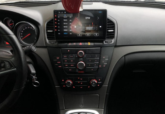 Подержанный автомобиль Opel Insignia Liftback 2010 года (10 фото)