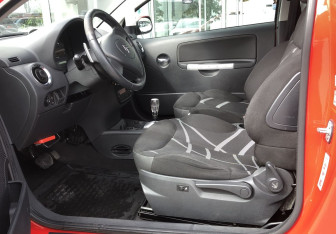 Подержанный автомобиль Citroen C2 2008 года (9 фото)
